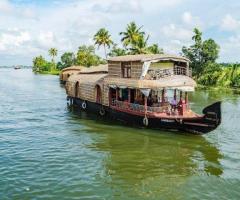 Which South India Tour Package Covers Temples and Kerala Backwaters?