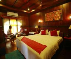 Experience Romance on a Luxury Honeymoon Houseboat in Alleppey